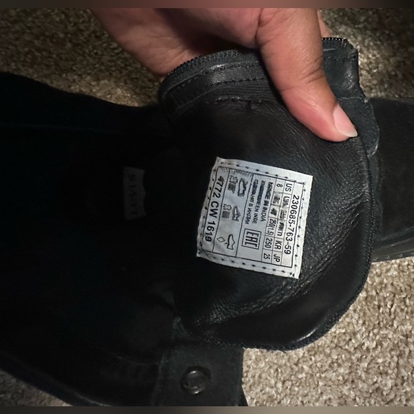 Women’s comfortable breathable black ankle boots from Levi’s. Size US 8 - Picture 8 of 8